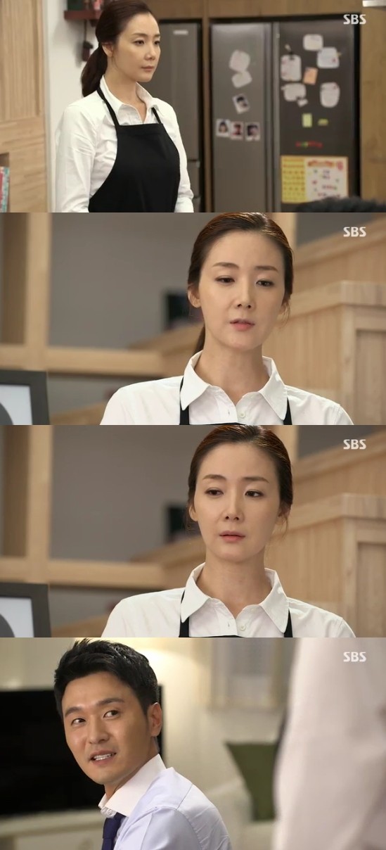 첫 방송된 SBS 수상한 가정부는 왜(倭)색이 매우 짙은 드라마다. 한국적 정서를 강화했다는 제작진의 주장과 다르게 원작 가정부 미타에서 벗어나지 못했다는 평가를 받고 있다. / SBS 새 월화드라마 수상한 가정부 방송 캡처