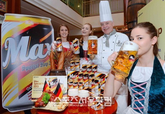 하이트진로가 세계 3대 축제인 옥토버페스트에서 사용되는 맥주 주질로 만든 한정판 맥스를 출시했다./하이트진로 제공