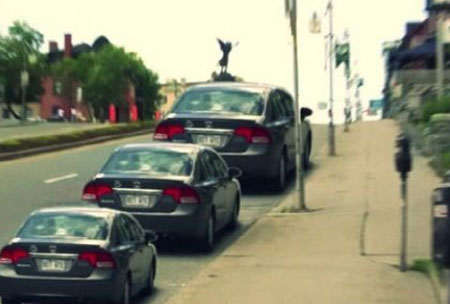 자동차 착시 이미지 사진이 화제다. / 온라인 커뮤니티