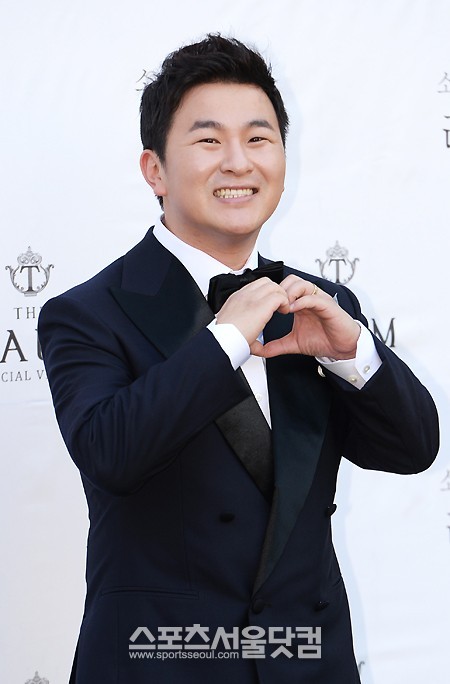 3일 오후 6시 30분, 가수 허각이 첫 사랑과 부부의 연을 맺었다. / 이효균 기자