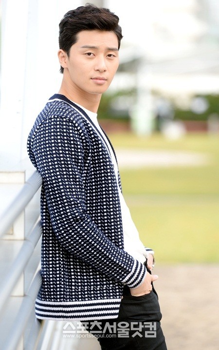 연기에 대한 얘기를 나눌 땐 그는 20대 청년답지 않게 진지했다. 그러나 사랑과 이상형을 말할 땐 검은 눈동자가 반짝거려 특유의 사랑스러운 매력을 어필하고 있다./노시훈 기자