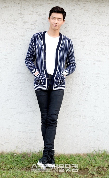 마른 체형에 패션 감각이 살아있는 여자가 이상형이라는 박서준이 모델 못지않은 몸매를 뽐내고 있다./노시훈 기자