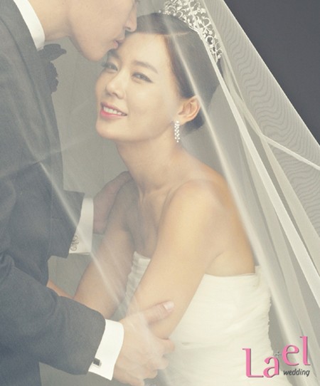 안선영이 연하남과 해운대서 결혼식을 올렸다. / 라엘 웨딩 제공