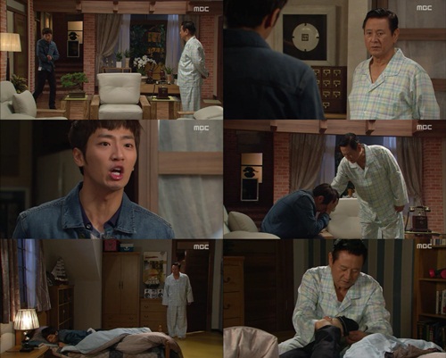 박근형이 술에 취해 집으로 돌아온 이상엽의 양말을 벗기며 아들의 실연을 가슴 아파하고 있다.