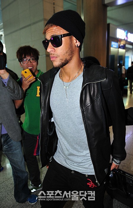 한국 브라질 평가전을 맞아 브라질 신성 네이마르 다 실바가 7일 입국했다. / 이영훈 인턴기자