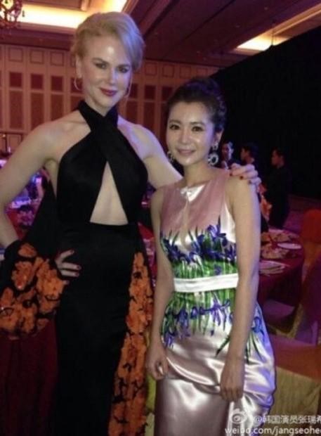 장서희(오른쪽)와 니콜 키드먼의 다정한 사진이 화제다. / 장서희 웨이보