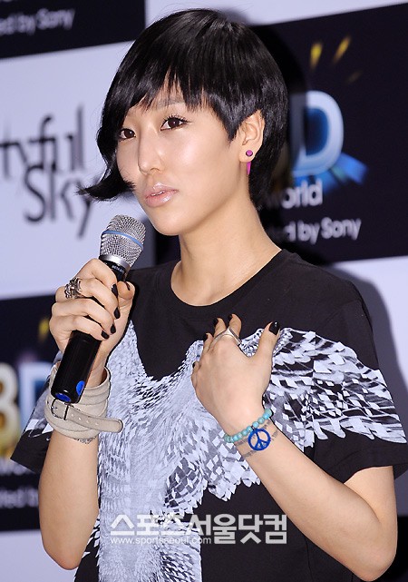 뇌사상태에 빠졌던 로티플스카이가 8일 사망한 가운데 그에 대한 관심이 쏠리고 있다./더팩트 DB