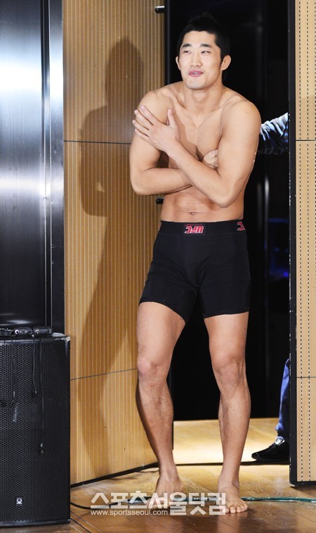 코리안 파이터 김동현이 10일 UFC 파이트 나이트29 대회에 출전해 에릭 실바(29·브라질)을 상대로 UFC 9승에 도전한다./더팩트DB