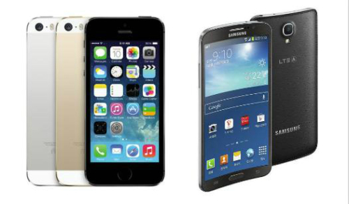 애플의 아이폰5S와 아이폰5C가 오는 25일 한국에서 만나볼 수 있을 예정이다. 일각에서는 세계 최초 휘어지는 스마트폰 갤럭시 라운드를 견제하기 위해 다소 이른 시기에 한국 시장에 출시하는 게 아니냐는 분석이 나오고 있다./ 애플, 삼성전자 홈페이지 캡처