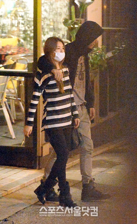 수지(왼쪽)와 성준의 데이트 장면을 단독으로 잡은 <더팩트>의 보도는 누리꾼들의 폭발적인 관심을 받았다. / 임영무 기자