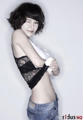 오지은의 섹시한 모습에 누리꾼들이 관심을 나타냈다. / 사이더스 HQ 제공