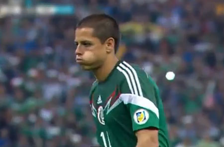 멕시코의 하비에르 치차리토 에르난데스가 2014브라질월드컵 본선 무대를 밟지 못할 뻔했다. 사진은 치차리토가 파나마와 경기에서 페널티킥을 실패하는 모습. /출처=유튜브 영상 캡처