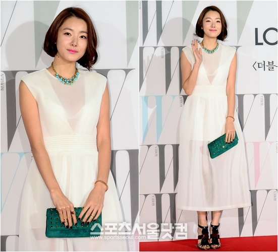 소이현은 롱 드레스지만 시스루 디테일이 더해진 롱 드레스로 섹시함을 강조했다. / 이새롬 기자