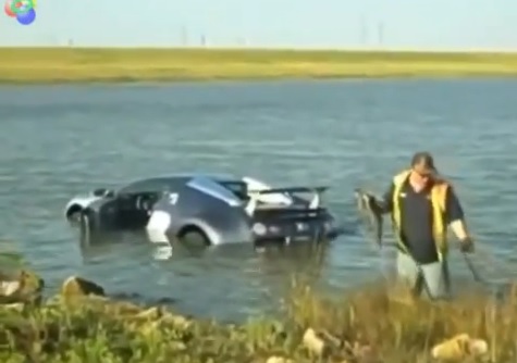 인터넷 상에선 슈퍼카 운전자는 바보라는 동영상이 화제다. / 유튜브 캡처