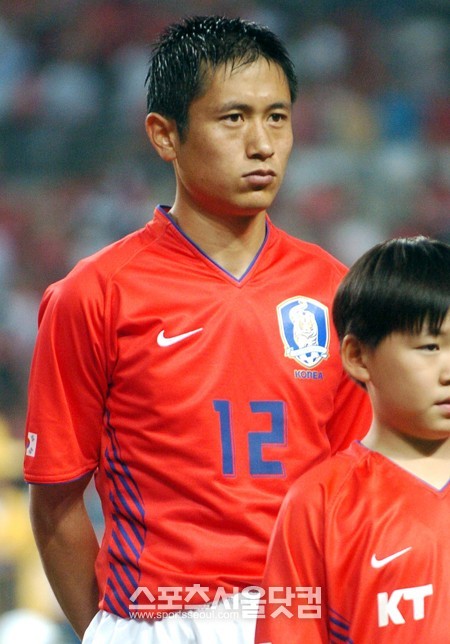 이영표가 2006독일월드컵이 열리기 전인 2006년 6월 15일 서울월드컵경기장에서 열린 보스니아 헤르체고비나와 친선 경기에 앞서 포즈를 취하고 있다. / 더팩트 DB