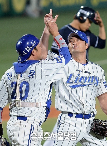 삼성 팬들은 사실상 고별전을 앞둔 오승환의 승리 세리머니를 다시 한 번 보고 싶다는 바람을 나타냈다. / 대구=임영무 기자
