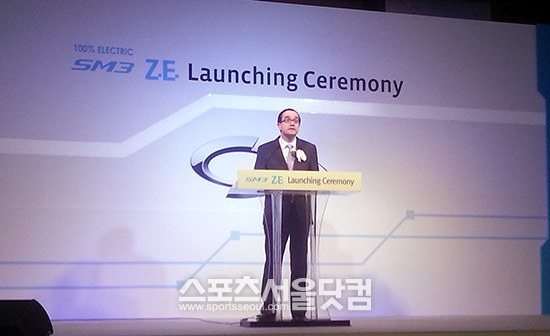1일 르노삼성자동차는 서울 쉐라톤 디큐브시티 호텔에서 SM3 Z.E. 1호차 전달식 및 출시 기념행사를 열고 전기차 시장의 선점에 대한 포부를 밝혔다. 프랑수아 프로보 르노삼성자동차 대표이사 / 서재근 기자