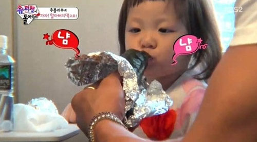 추성훈의 딸 추사랑이 애교를 부려 시청자들이 시선을 사로 잡았다. / KBS2 슈퍼맨이 돌아왔다
