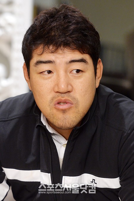 5일 오전 경기도 양평 더 스타휴 골프&리조트에서 열린 제4회 더좋은세상 골프 채리티 데이에 참가한 김민수가 <더팩트>과 인터뷰하고 있다. / 양평 = 문병희 기자