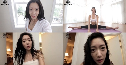 클라라의 가슴이 노출돼 논란이 됐던 바람의 나라 홍보영상에서 클라라가 막 샤워를 마친 모습으로 카메라를 바라보고 있다. / 바람의 나라 홍보영상