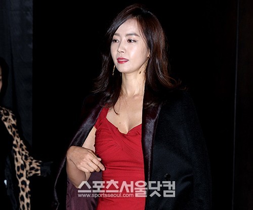 정우와 김유미의 열애설에 대한 관심이 뜨겁다./더팩트DB