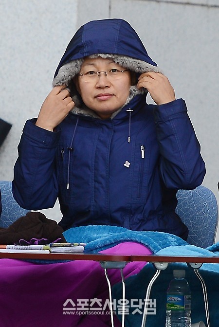 김미희 민머리가 되니 춥네요...