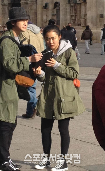 김범(왼쪽)과 문근영이 MBC '불의 여신 정이'에서 만나 실제 연인으로 발전했다. /온라인 커뮤니티