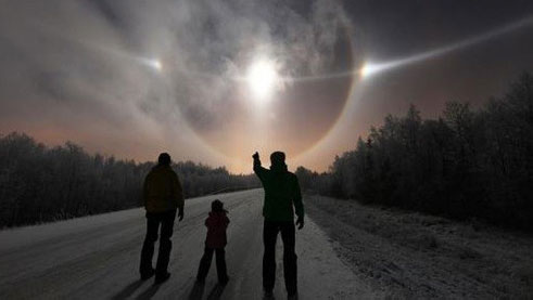 핀란드에서 '태양 3개 환일현상'이 포착됐다./ 온라인 커뮤니티 캡처
