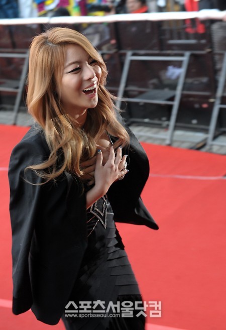 가수 에일리가 지난 2월 13일 저녁 서울 송파구 방이동 올림픽공원 올림픽홀에서 열린 '제2회 가온차트 K-POP 어워드 시상식'에 참석해 포토월에서 포즈를 취하고 있다. / 더팩트 DB