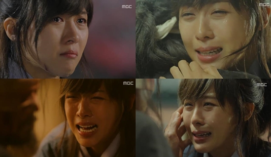 12일 오후 방송된 MBC 월화드라마 기황후에서는 아버지 기자오(김명수 분)가 억울한 누명을 쓰고 죽음을 맞이해 오열하는 기승냥(하지원 분)의 이야기가 전파를 탔다./MBC 기황후방송 캡처