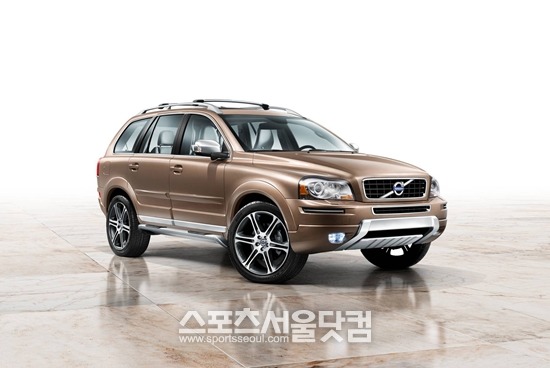 볼보자동차 XC90이 최근 미국 고속도로 안전보험협회가 실시한 전측면 충돌 테스트에서 최고 안전 등급을 받았다./볼보자동차 제공