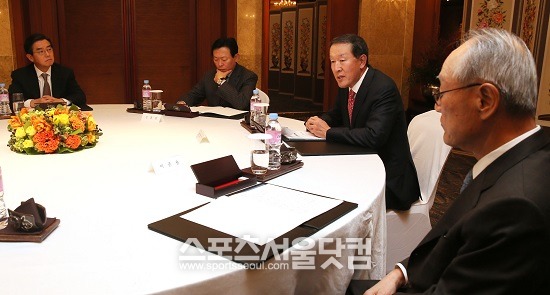 14일 서울 중구 롯데호텔에서 열린 전국경제인연합회 회장단 회의가 열렸다. 회의 후 열린 기자간담회에서 박천호 전무는 회원사의 범위를 대기업과 제조업 중심에서 중견기업, 서비스 업종 기업 및 단체 등으로 넓힐 예정이다이라고 밝혔다./ 전국경제인연합회 제공