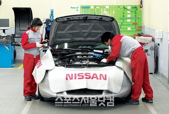 한국 닛산이 오는 18일부터 다음 달 20일까지 2013 닛산 겨울철 서비스 캠페인을 실시한다./닛산 제공