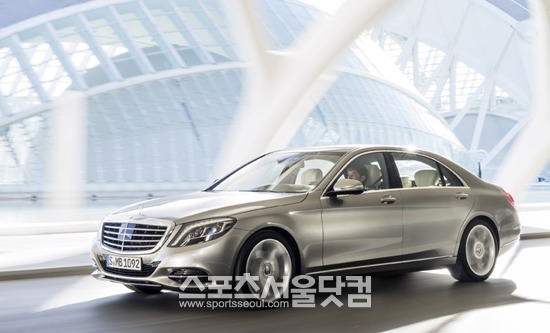 메르세데스-벤츠 코리아가 신형 S-Class를 오는 27일 국내에 출시한다./벤츠 제공