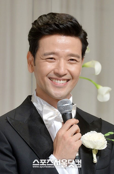 지난 9월 8살 연하 일반인 여자 친구와 결혼한 배수빈이 내년 여름 아빠가 될 예정이다./더팩트DB