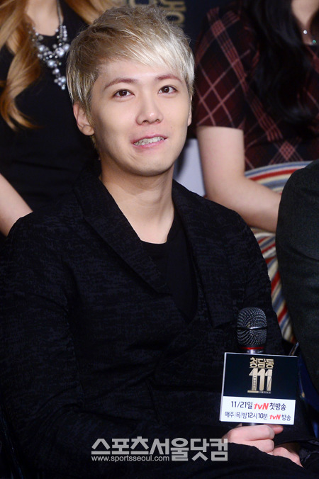 그룹 FT아일랜드의 이홍기가 18일 오전 서울 강남구 CGV 청담씨네시티에서 열린 케이블채널 tvN의 리얼드라마 청담동 111 제작보고회에 참석해 여자친구가 있다는 발언에 교제 2주만에 헤어졌다라고 결별 사실을 밝혔다./남윤호 기자