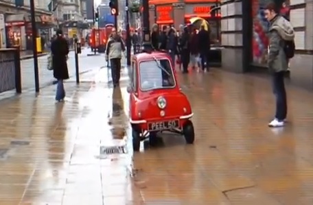 성인 남성 몸무게보다 가벼운 자동차를 소개한 동영상이 누리꾼들의 관심을 끌고 있다. / 유튜브 캡처