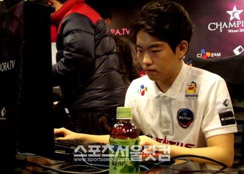 CJ 프로스트는 20일 진에어 스텔스와의 경기에 미드라이너 막눈 윤하운을 출격시켰다./용산=김연정 기자