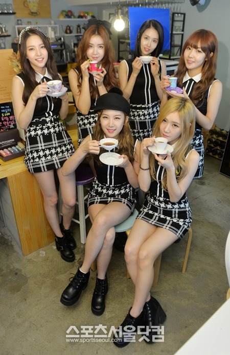 재이, 차오루, 린지, 혜미, 예지, 체스카(왼쪽 위부터 시계 방향)으로 이뤄진 걸그룹 피에스타는 여친돌로 불리고 싶다는 바람을 숨기지 않았다. / 문병희 기자