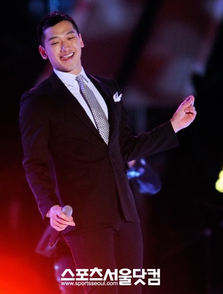 제대 후 활동을 시작한 비가 할리우드 영화 출연 소식을 알렸다. / 더팩트DB