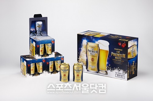 산토리는 크리스마스를 맞아 산토리와 함께하는 골든 크리스마스를 주제로 기획한 패키지(사진)를 6일부터 판매한다./산토리 제공