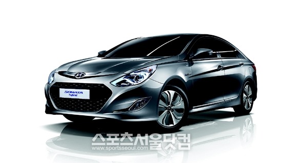 4일 현대자동차는 상품성을 강화한 쏘나타 하이브리드 2014를 출시했다./현대차 제공