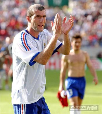 지네딘 지단이 5일 유로스포트와 인터뷰에서 강팀을 한 조에서 만나는 게 좋다고 밝혀 눈길을 끌었다. / 스포츠서울 DB