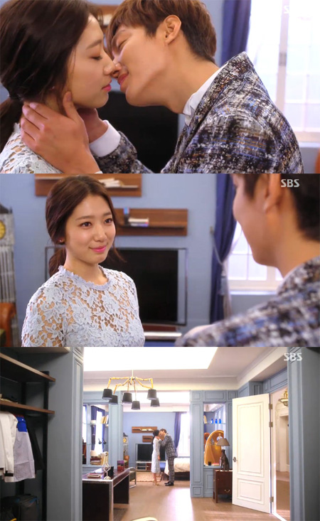 박신혜(왼쪽)와 이민호가 키스하며 상속자들 마지막회가 해피엔딩을 맞았다. /SBS 상속자들 방송 캡처