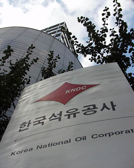 정부가 한국석유공사와 한국가스공사, 한국전력 등 에너지공기업의 국외 자원개발 사업 분야에 대한 기능조정을 단행할 것으로 보인다. / 사진 = 석유공사 홈페이지