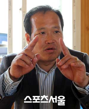 박지성의 아버지 박성종 씨가 17일 보도된 JTBC와 인터뷰에서 아들의 브라질월드컵 출전 가능성에 대해 일축했다. / 스포츠서울 DB