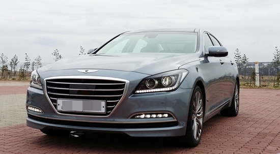 현대자동차의 신형 제네시스 G380 프레스티지는 3.8ℓ 가솔린 V6 GDI 람다엔진과 8단 자동변속기 조합으로 최고 출력 315마력과 최대 토크 40.5kg·m의 성능을 발휘한다./황준성 기자