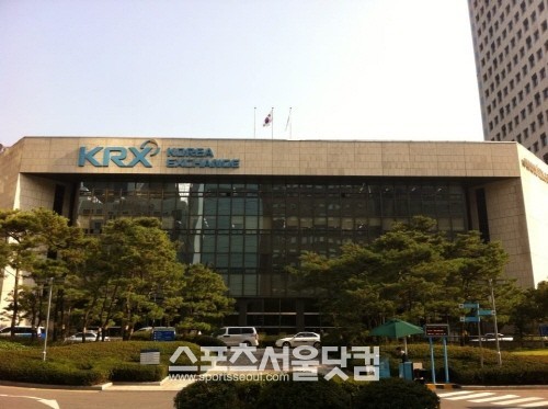 23일 금융권에 따르면 한국거래소가 직원 1인당 평균 연봉 1억1339만원으로 공공기관 직원 연봉 1위를 차지했다. /더팩트DB