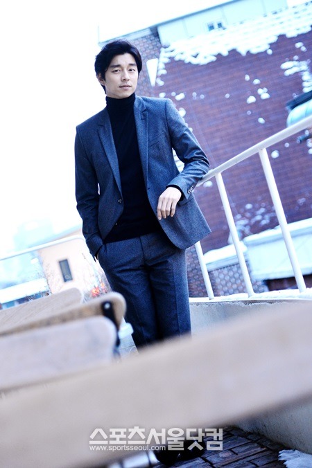 배우 공유는 영화 용의자를 찍는 동안 군대에 다시 간 느낌이었다고 털어놨다./남윤호 기자