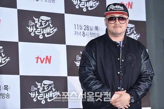 데프콘이 2013 MBC 방송연예대상에서 쇼·버라이어티 부문 인기상을 받은 뒤 겸손한 소감을 트위터에 남겼다. /최진석 기자